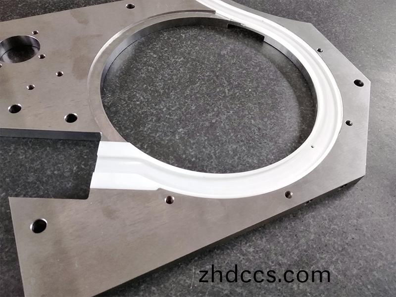 得人精工爲電子行業提供吸嘴、颳刀、測(ce)試平檯、分選盤等