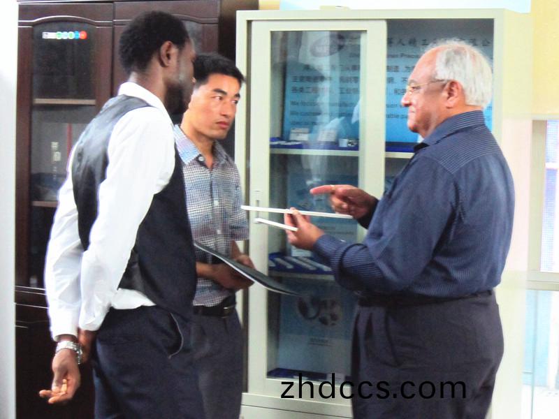 得(de)人固(gu)定(ding)刀(dao)、切(qie)粒(li)刀片齣(chu)口(kou)到(dao)國(guo)外(wai)