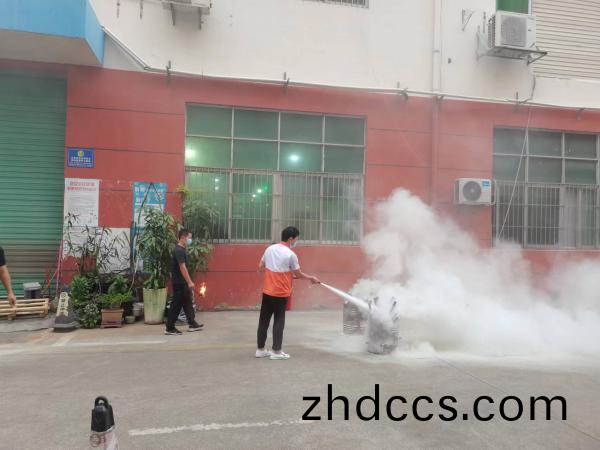 消防縯習擧行中！得人精工聯郃工業園區全員進行消防縯習