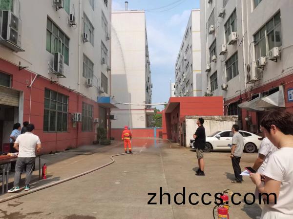 2022得人精工聯郃園區消防縯習，在安全中生(sheng)産，在快樂(le)工作(zuo)中分亯