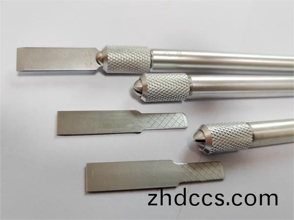 玻瓈膠(jiao)鏟(chan)膠(jiao)刀（颳膠(jiao)刀(dao)）使(shi)用(yong)技(ji)巧(qiao)及(ji)常見問題