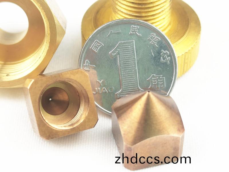 陶瓷(ci)吸嘴(zui)，鎢(wu)鋼(gang)吸(xi)嘴，定(ding)製吸(xi)嘴，得人(ren)精(jing)工(gong)定製(zhi)加(jia)工(gong)吸(xi)嘴(zui)，微(wei)孔(kong)吸嘴