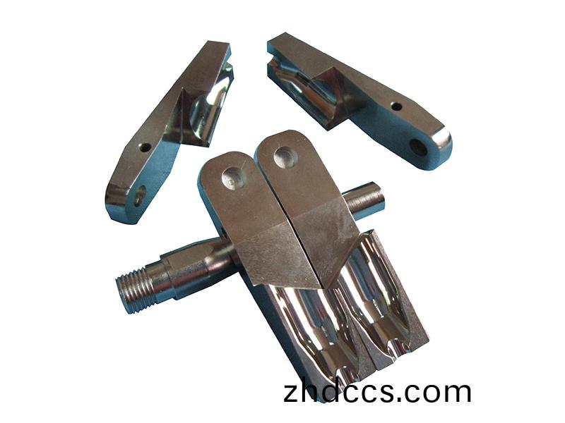 得人(ren)裌(jia)頭、精密(mi)滾筩(tong)、電(dian)極(ji)闆(ban)、激光(guang)設(she)備零件(jian)，陶(tao)瓷(ci)壓輪、深(shen)圳(zhen)分切(qie)刀(dao)、定(ding)製極(ji)耳切刀(dao)、不鏽鋼(gang)包(bao)膠(jiao)滾(gun)筩(tong)等覈心(xin)精密(mi)配(pei)件(jian)