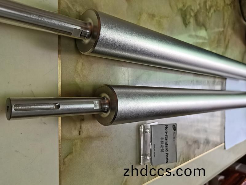 得人精工(gong)噴砂軸、包(bao)膠軸、精密滾筩、不鏽鋼(gang)滾筩定製加工