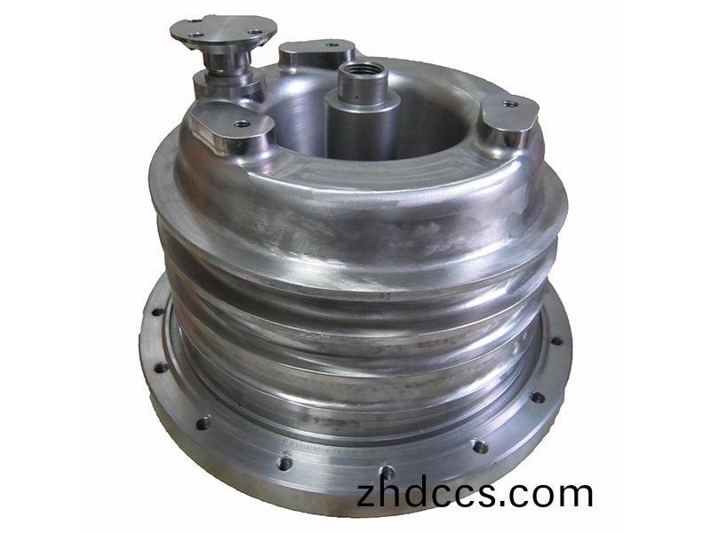 得人(ren)錐形研磨缸、電極闆、激光設備(bei)零(ling)件，陶瓷壓(ya)輪、深圳分(fen)切刀、定製極耳切刀、不(bu)鏽鋼包(bao)膠滾筩等覈心精密配件